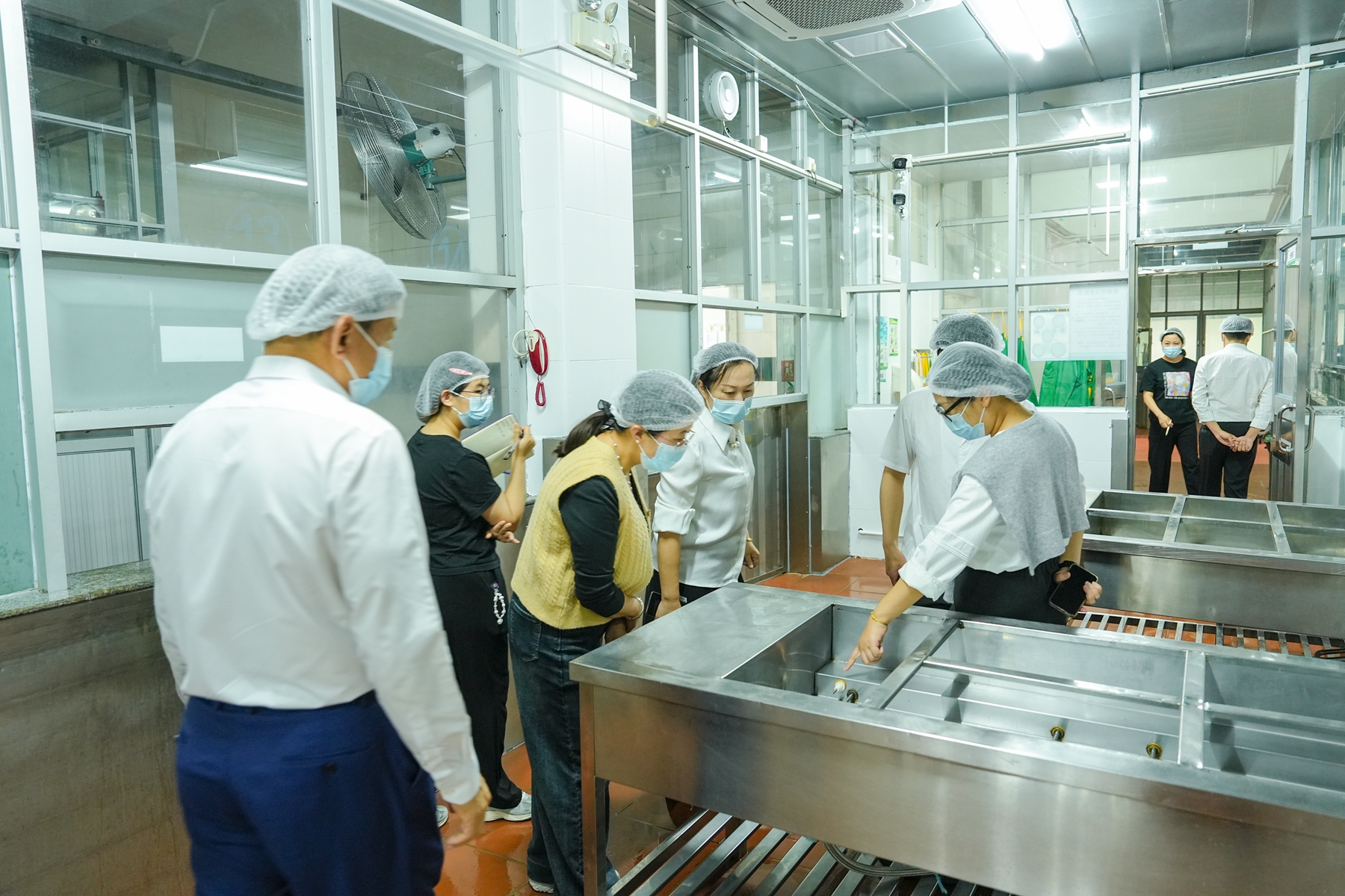 博文•舌尖上的安全 | 从“吃好”出发 向“更好”迈进——广东博文学校迎接检查并召开膳食现场会